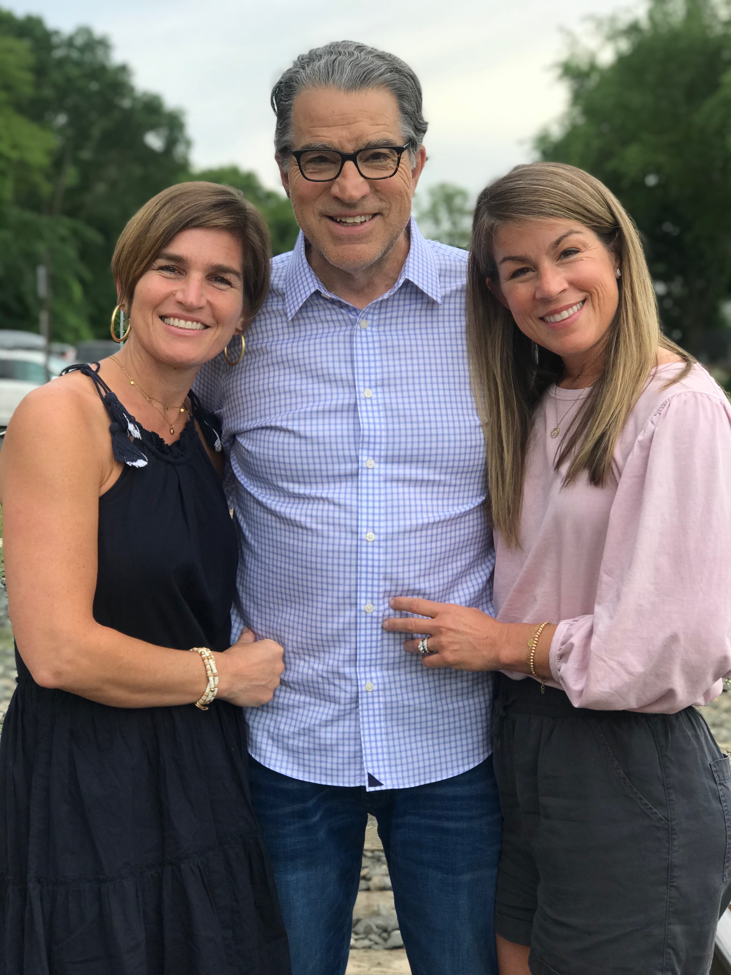 沃格曼與兩個女兒。（翻攝自X@Robert Wolgemuth）